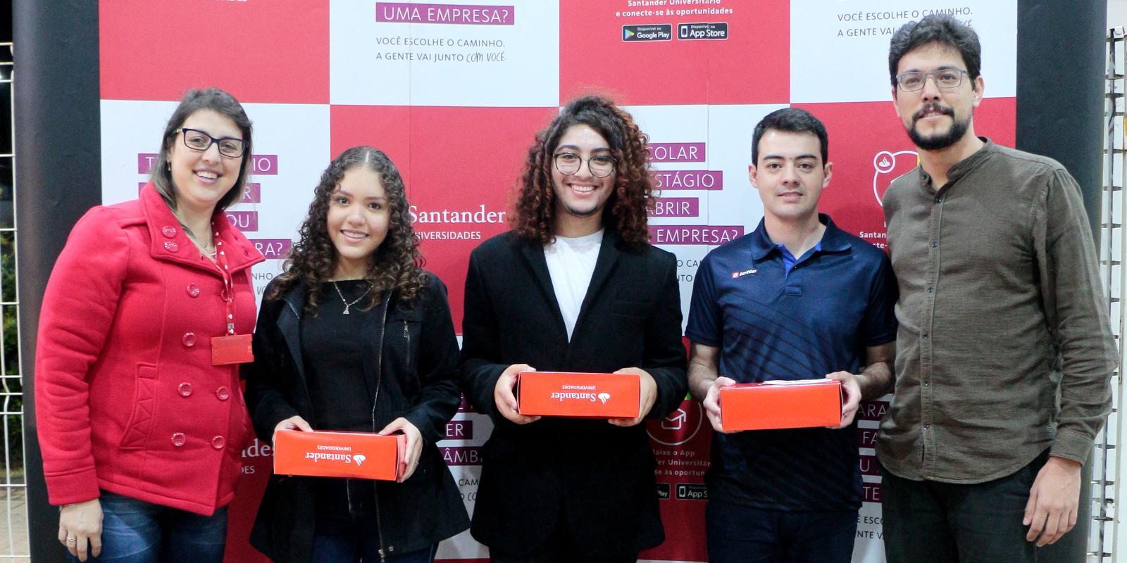 Estudantes da UNIFAAT são contemplados com bolsas-auxílio pelo Programa de Bolsas Nacionais Santander