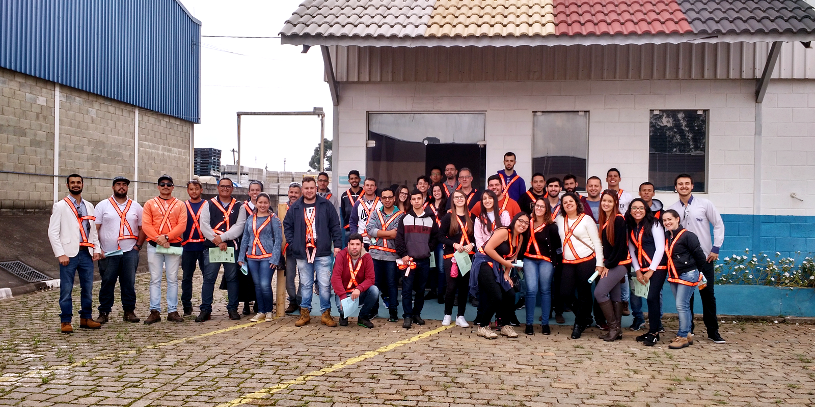 Estudantes de Engenharia Civil visitam a empresa Tégula