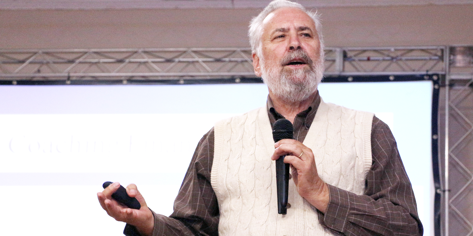 Professor José Carlos Marion abordou temas atuais da área contábil em palestra para estudantes da UNIFAAT