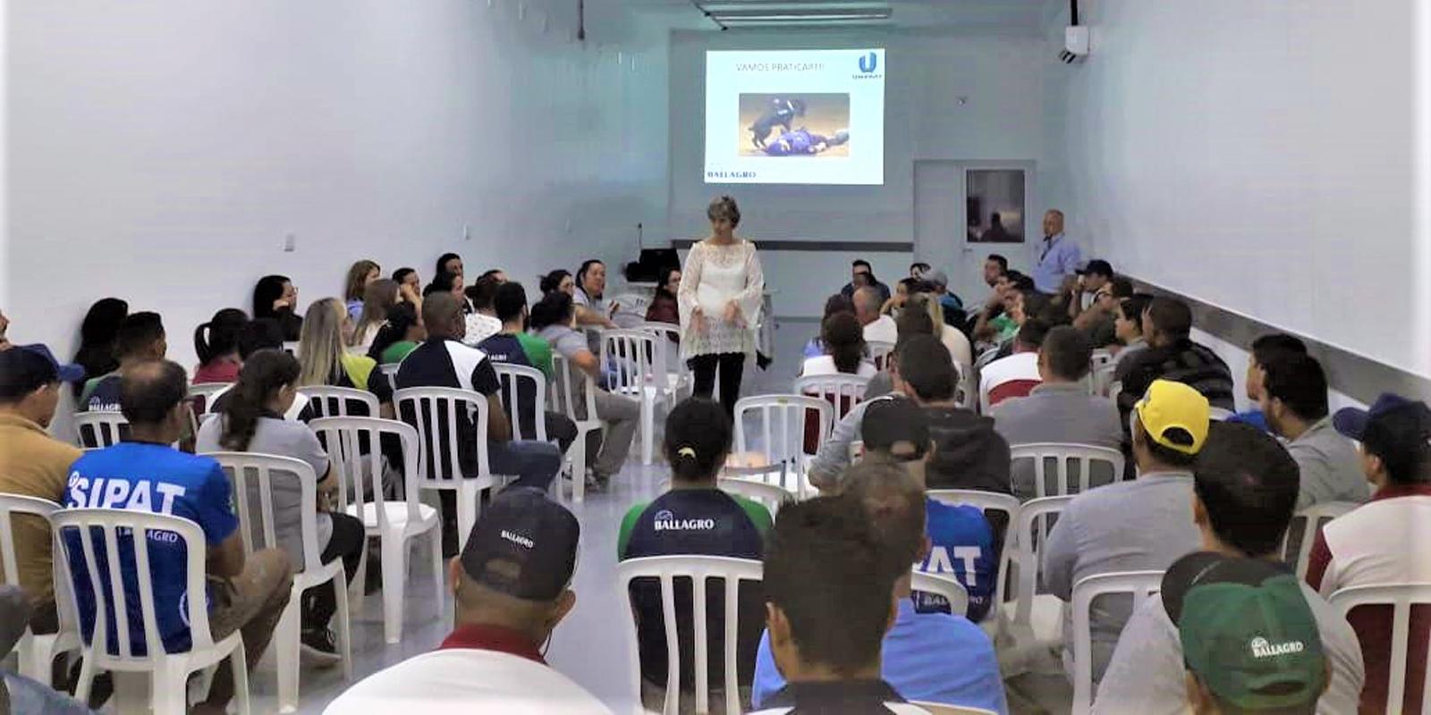 UNIFAAT Empresas realiza palestras em empresas durante a SIPAT