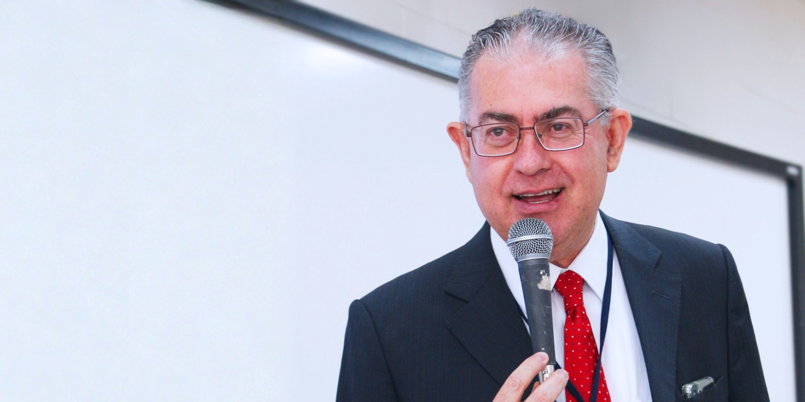 Docente da UNIFAAT participa de homenagem ao Dr. Walny de Camargo Gomes em Atibaia