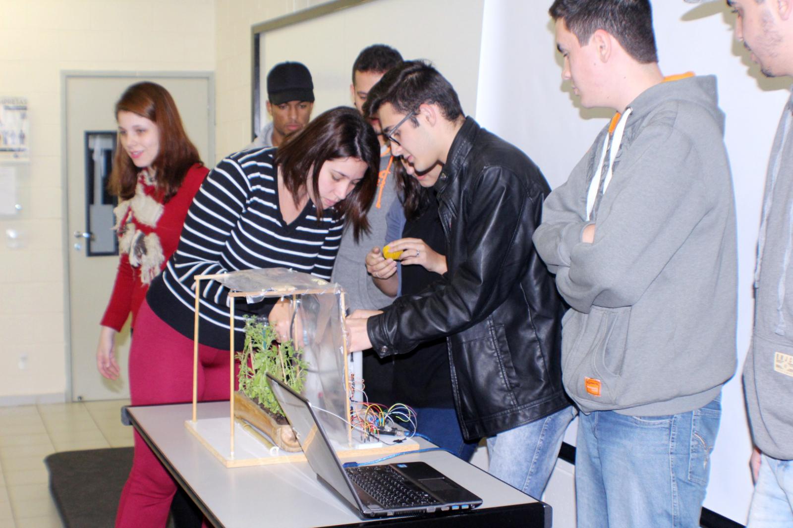 Alunos de Análise e Desenvolvimento de Sistemas apresentam projetos que envolvem tecnologia e sociedade