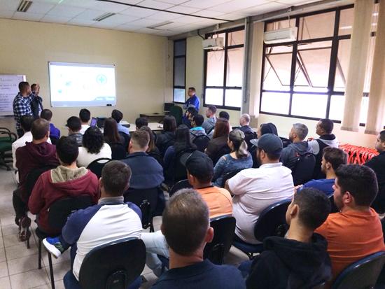 Estudantes de Engenharia Civil visitam a empresa Tégula