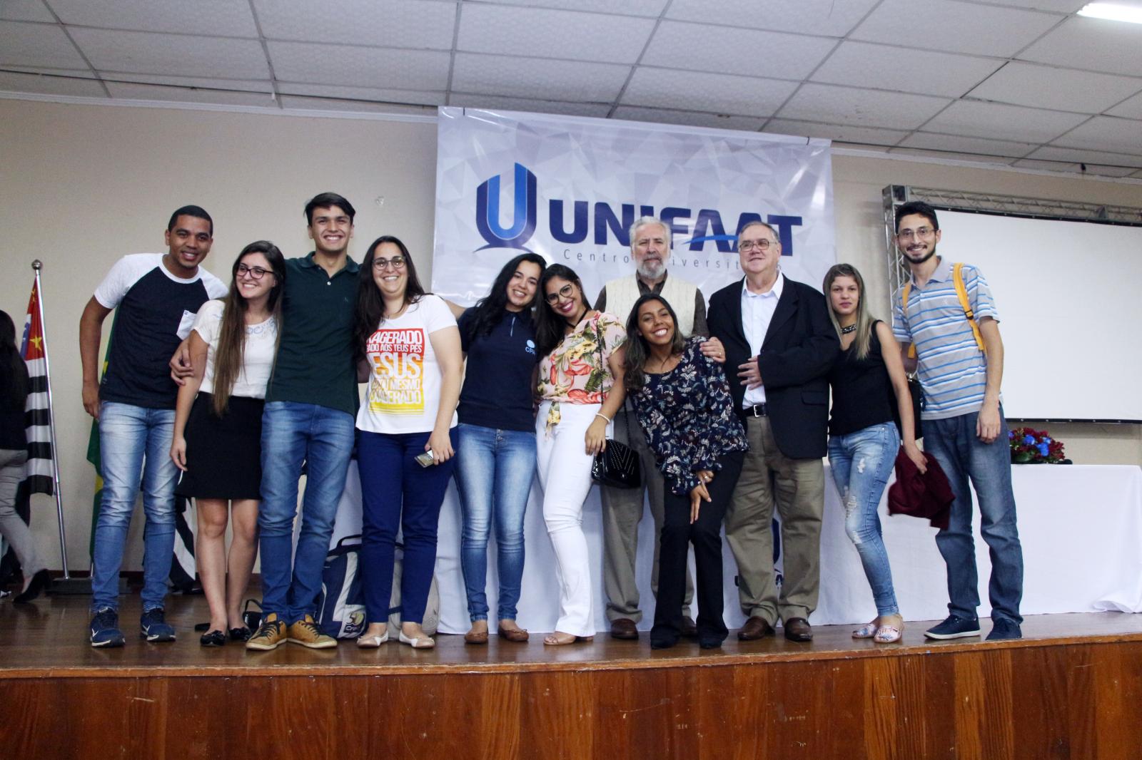 Professor José Carlos Marion abordou temas atuais da área contábil e financeira em palestra para estudantes da UNIFAAT