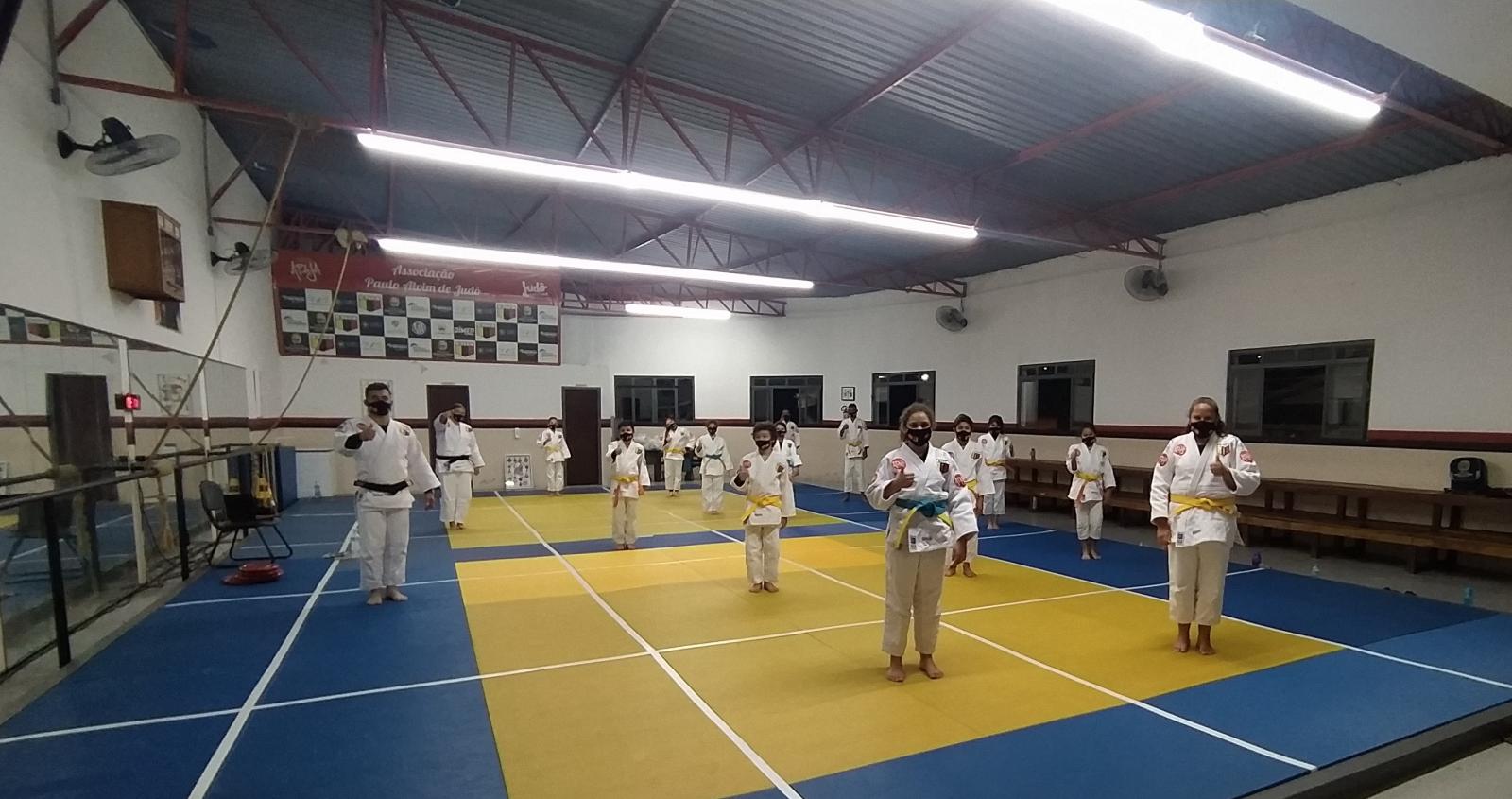 Professores do Judô Atibaiense realizam reunião presencial